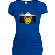 Женская удлиненная футболка "Фотоаппарат со смайлом"