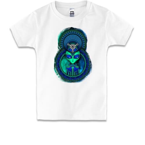 Детская футболка с пришельцем и орнаментом