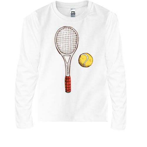 Дитячий лонгслів з тенісною ракеткою і жовтим м'ячем