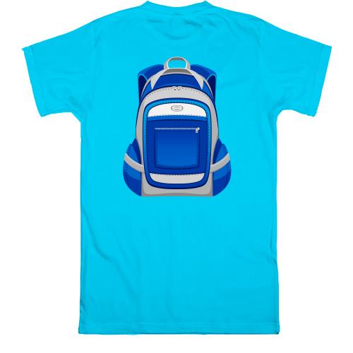 Футболка с синим рюкзаком