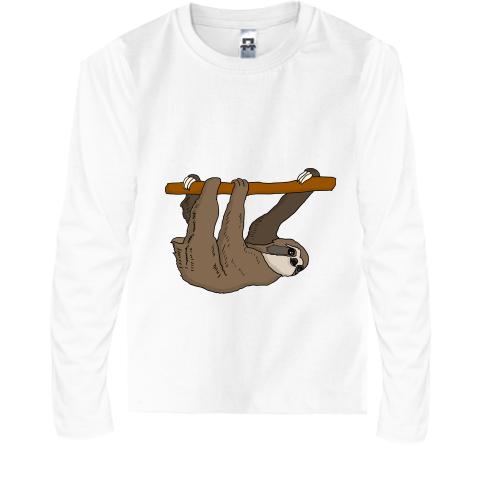Детская футболка с длинным рукавом с ленивцем на ветке