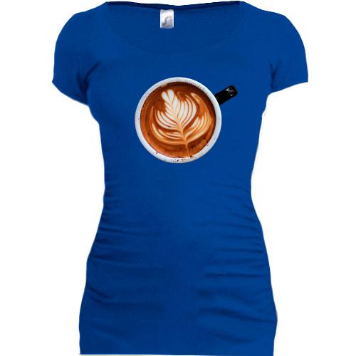 Подовжена футболка з кавовим малюнком