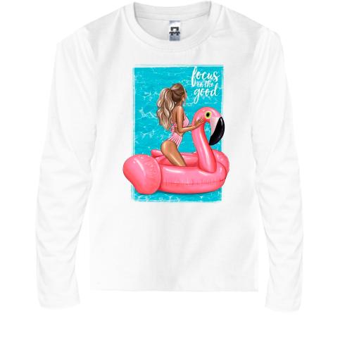 Детская футболка с длинным рукавом Девушка на надувном фламинго