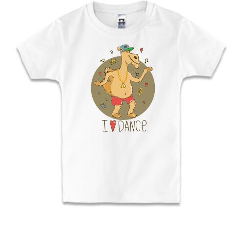 Детская футболка с танцующим верблюдом