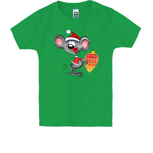 Дитяча футболка з щуром і новорічною іграшкою