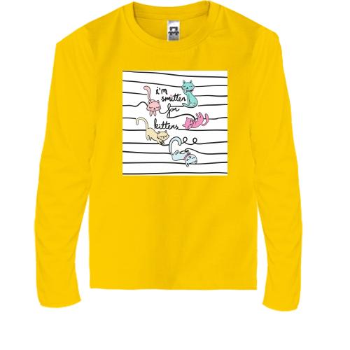 Детская футболка с длинным рукавом с котами в свитере