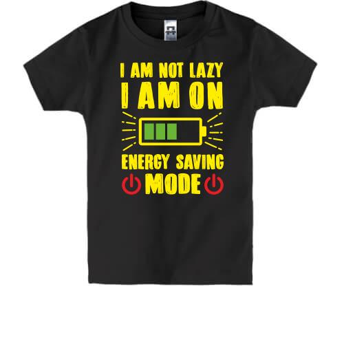 Дитяча футболка з написом Я не ледачий, у мене енергозберігаючий режим
