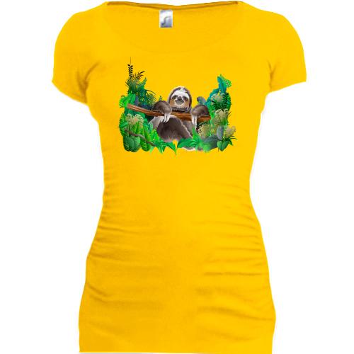 Подовжена футболка з лінивцем в джунглях