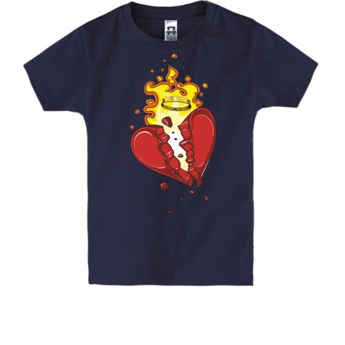 Детская футболка с огненным сердцем и кольцом