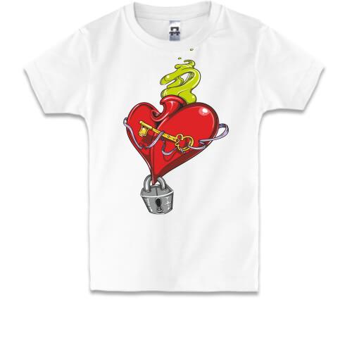 Дитяча футболка з серцем під замком