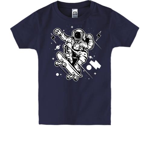 Детская футболка с космонавтом на скейте