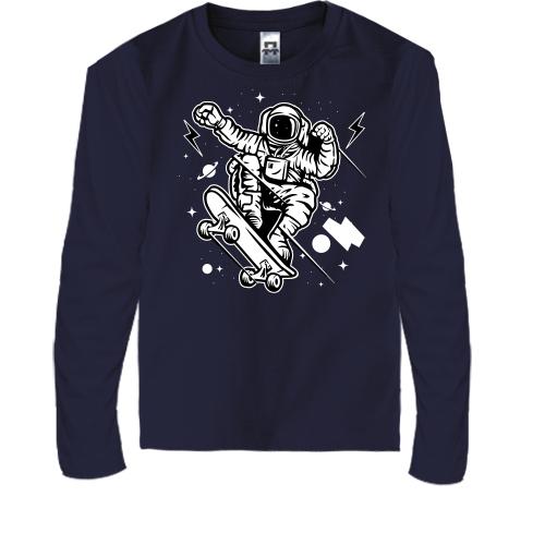 Детская футболка с длинным рукавом с космонавтом на скейте