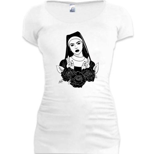 Подовжена футболка Монахиня з чорними трояндами
