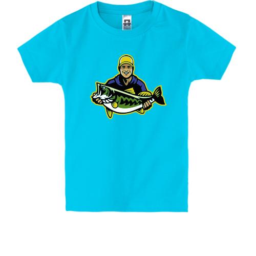 Детская футболка Рыбак с рыбой в руках