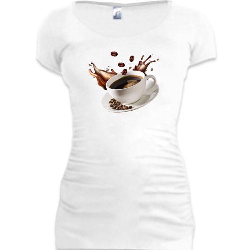 Подовжена футболка з чашкою кави