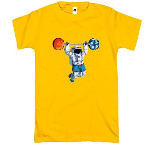 Футболка з космонавтом та планетами на штанзі