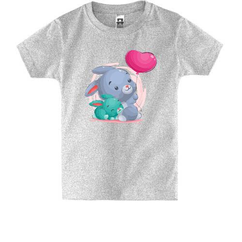 Дитяча футболка із зайками і шариком