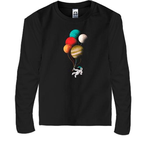 Детская футболка с длинным рукавом Космонавт с шарами