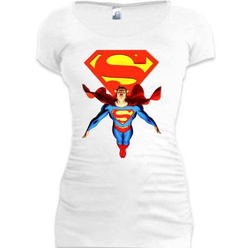 Женская удлиненная футболка Летящий супермен