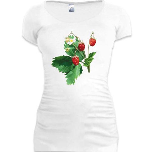 Женская удлиненная футболка с букетом из клубники