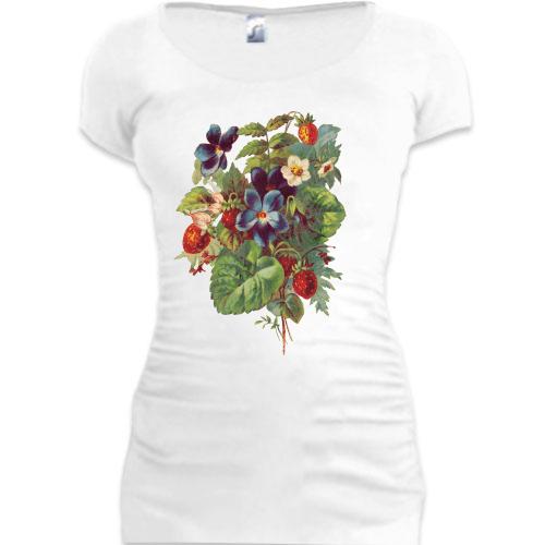 Женская удлиненная футболка Клубника с цветами