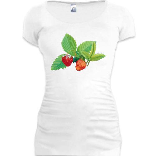 Женская удлиненная футболка Клубника с листьями