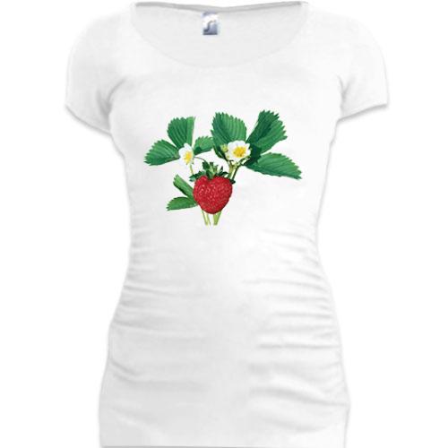 Женская удлиненная футболка Цветущая клубника
