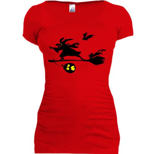 Женская удлиненная футболка с ведьмой на метле