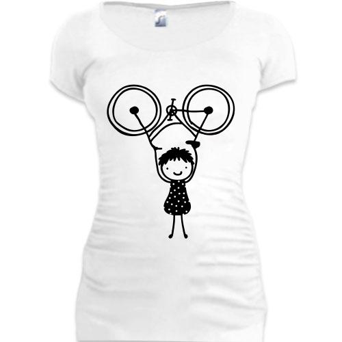 Женская удлиненная футболка Девочка с велосипедом