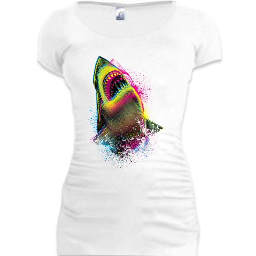 Женская удлиненная футболка с яркой акулой