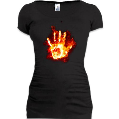 Подовжена футболка з вогненним відбитком руки