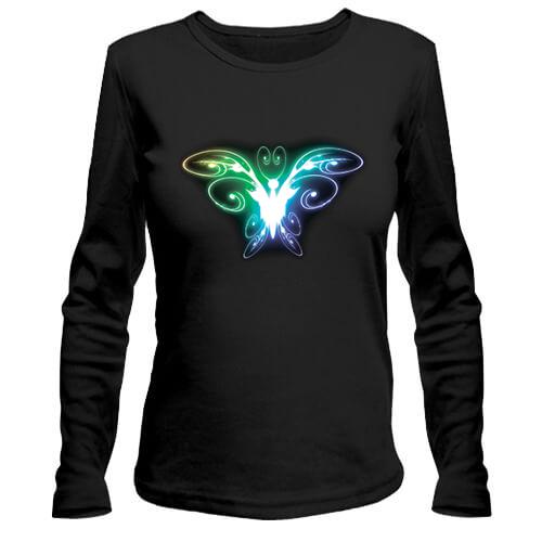 Жіночий лонгслів зі стилізованим метеликом