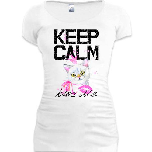 Подовжена футболка з кошеням Keep calm and kiss me