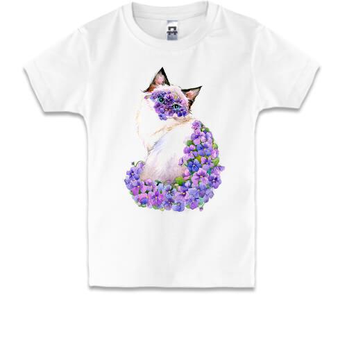 Дитяча футболка з сіамською кішкою в квітах
