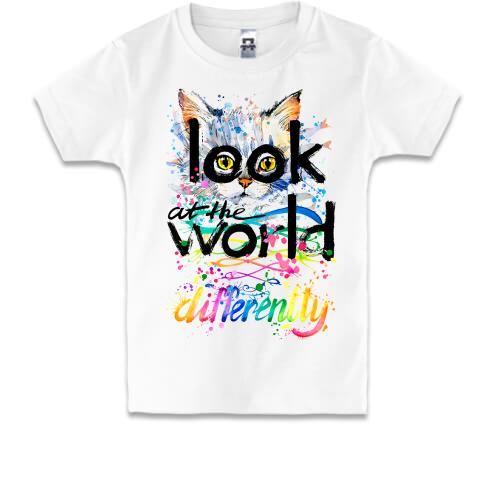 Детская футболка с котенком Look at the world differently