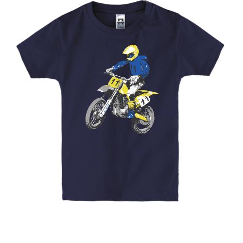 Дитяча футболка з мотоциклістом в повітрі