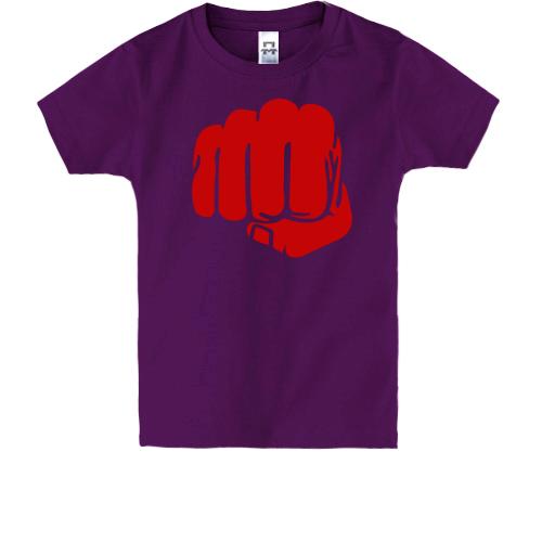 Детская футболка с мужским кулаком