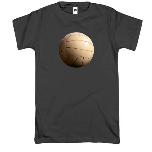 Футболка со старым волейбольным мячом