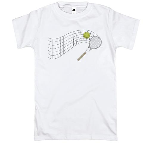 Футболка с теннисной сеткой, ракеткой и мячом