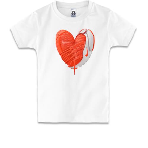 Детская футболка с кроссовком в виде сердца
