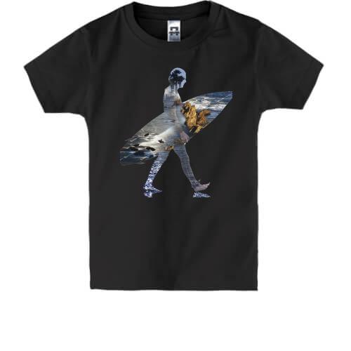 Детская футболка с идущим серфингистом