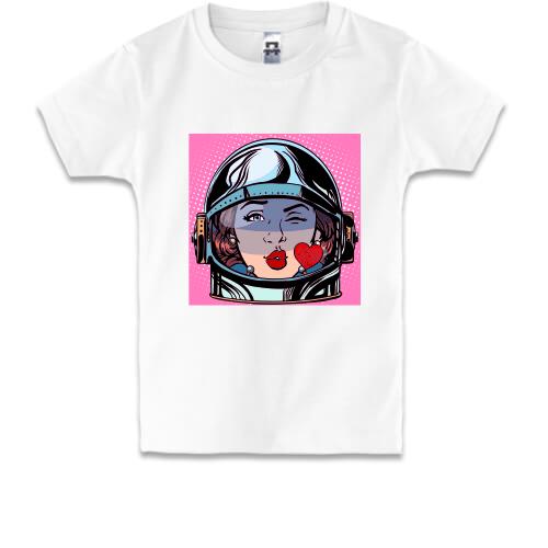 Дитяча футболка з дівчиною-космонавтом