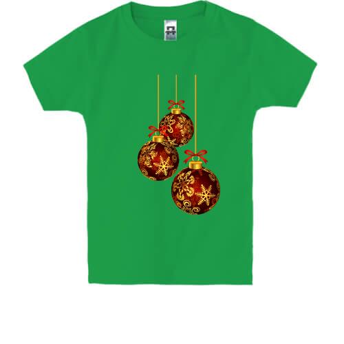 Детская футболка с ёлочными украшениями