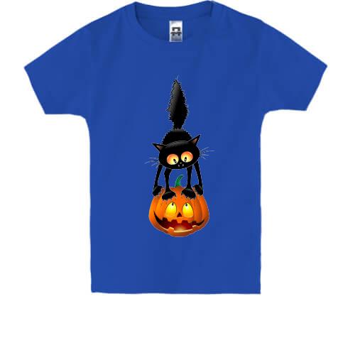 Детская футболка с чёрным котом на тыкве