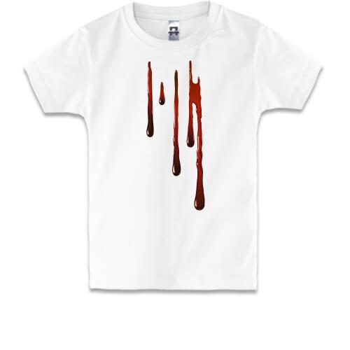 Детская футболка с кровавыми подтеками