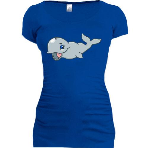 Подовжена футболка з задоволеним дельфіном