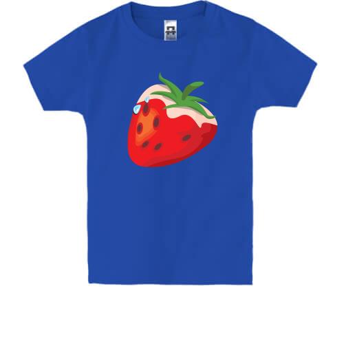 Детская футболка с ягодкой клубники