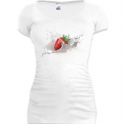 Женская удлиненная футболка Клубника в молоке