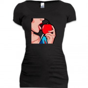 Подовжена футболка з дівчиною і яблуком (поп арт)