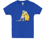 Детская футболка с кенгуру и пожарным